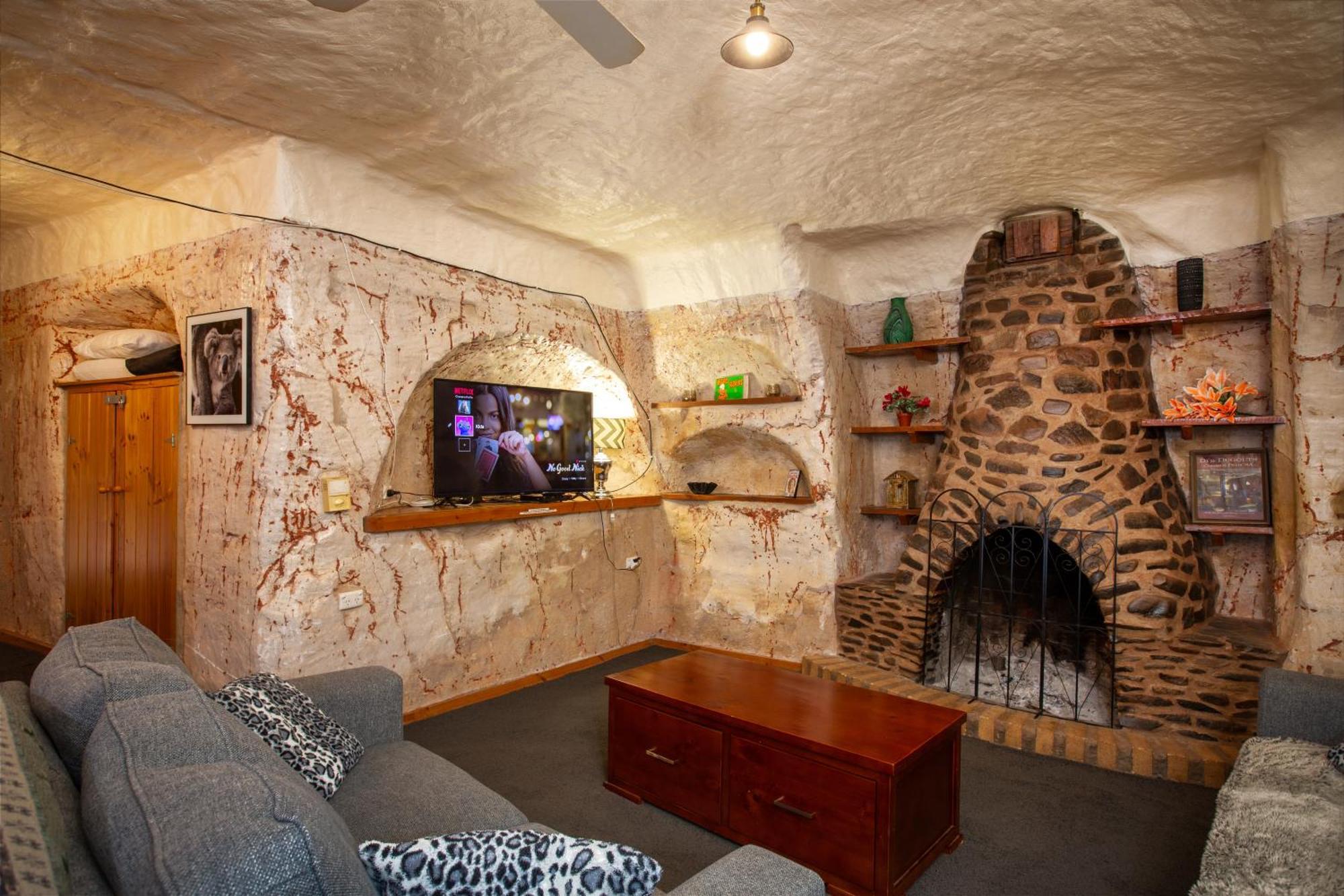 Di'S Dugouts Hotel Coober Pedy Buitenkant foto