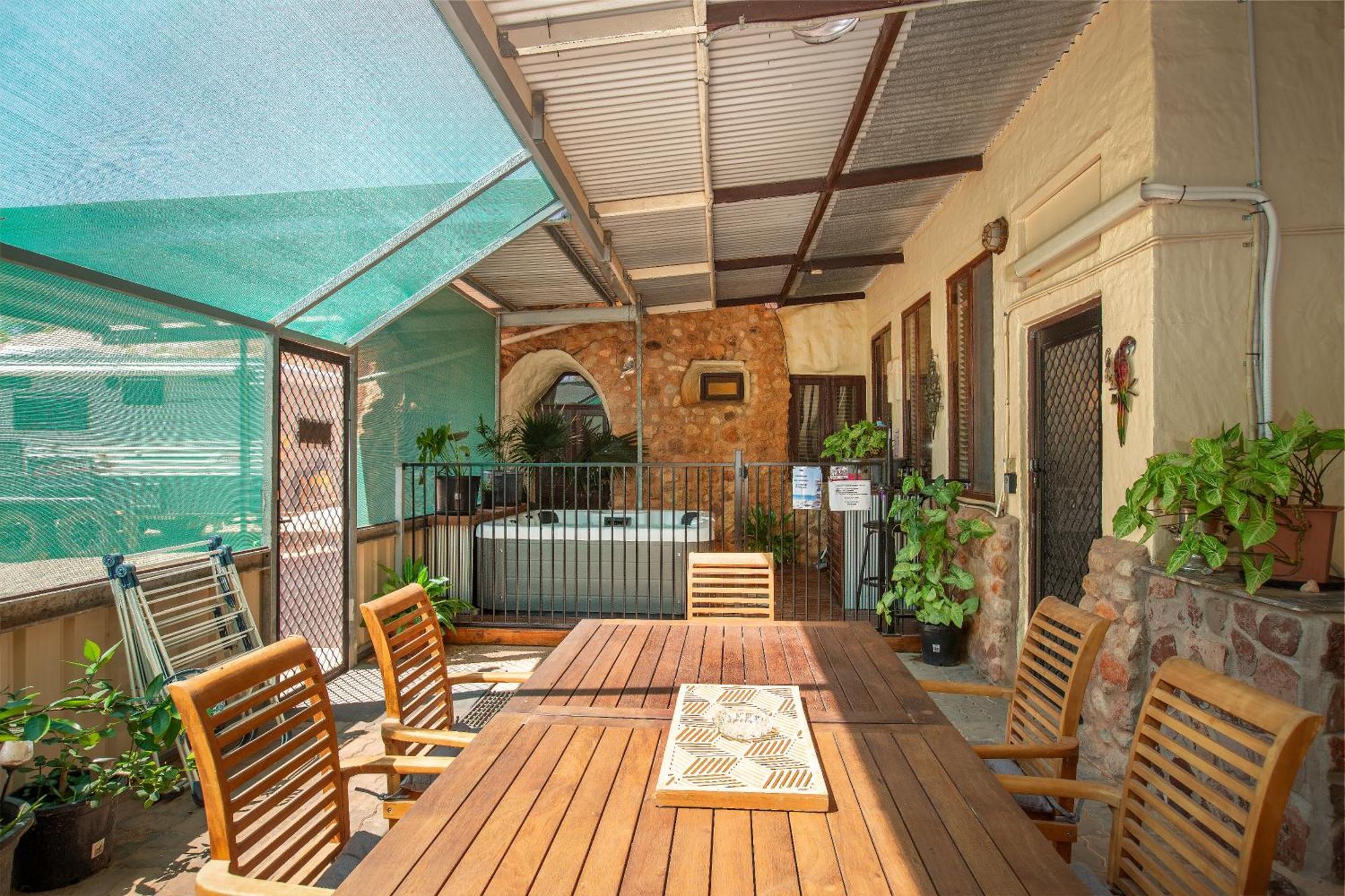 Di'S Dugouts Hotel Coober Pedy Buitenkant foto