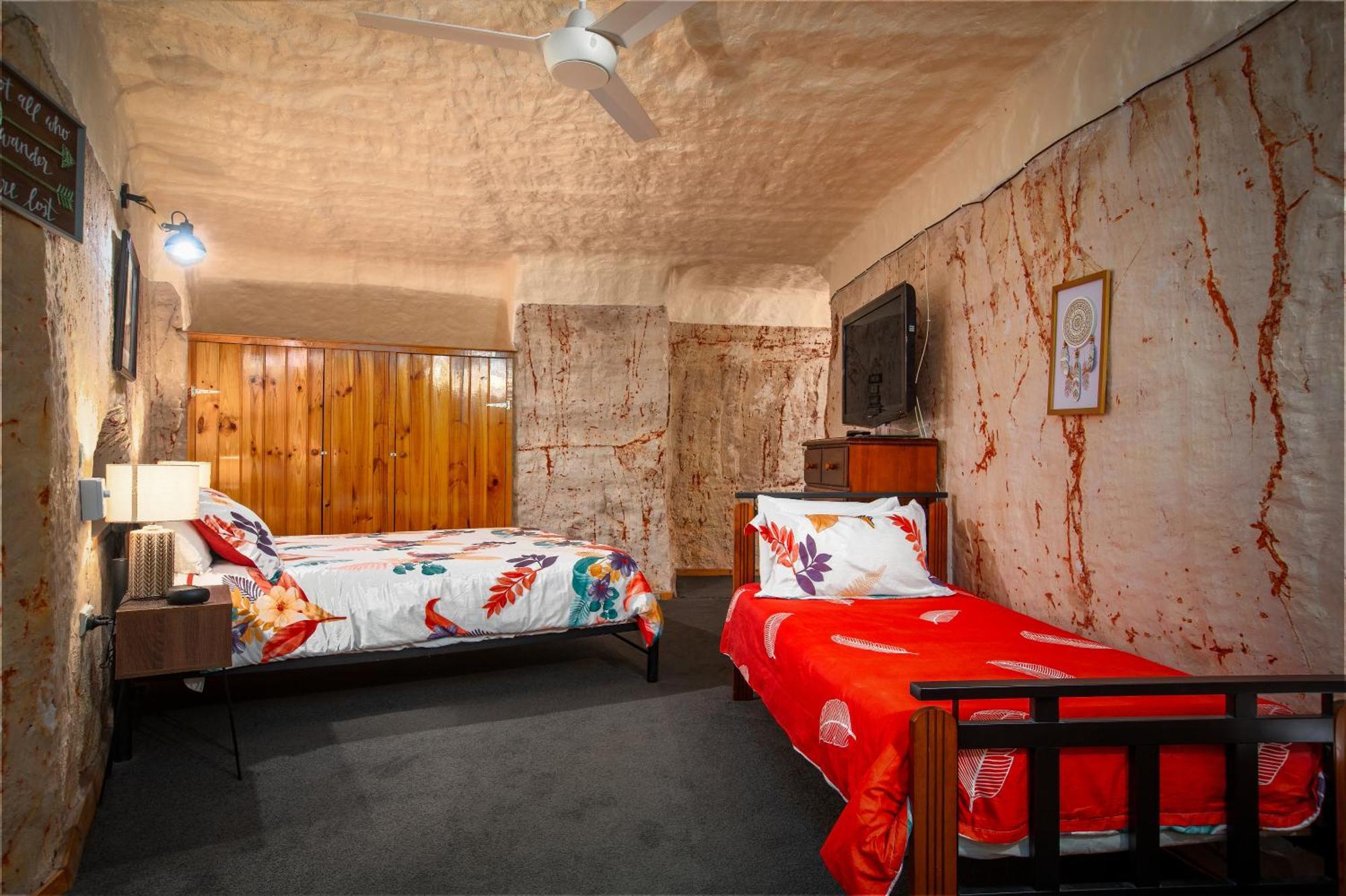 Di'S Dugouts Hotel Coober Pedy Buitenkant foto