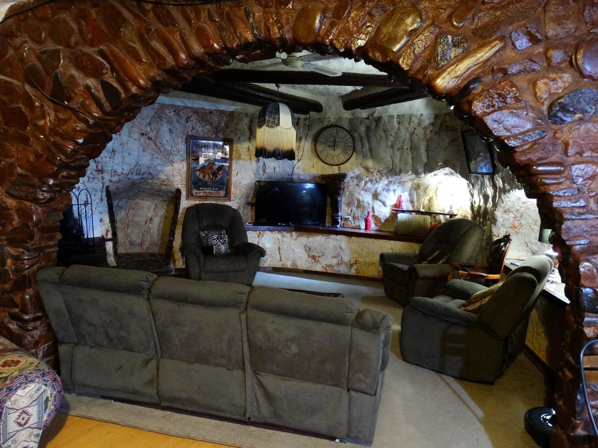 Di'S Dugouts Hotel Coober Pedy Buitenkant foto