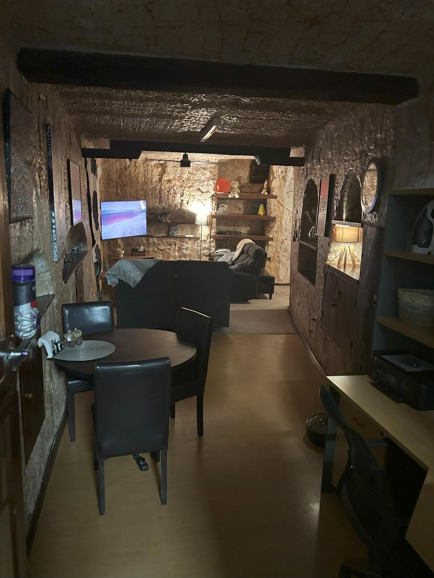 Di'S Dugouts Hotel Coober Pedy Buitenkant foto